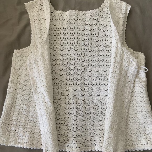 White Vintage Crotchet Knit Women's Vest Sleeveless Tank Top with front button - Picture 4 of 6